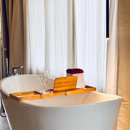 Appartamento Leonardo Wuerzburg I Freistehende Badwanne Esterno foto